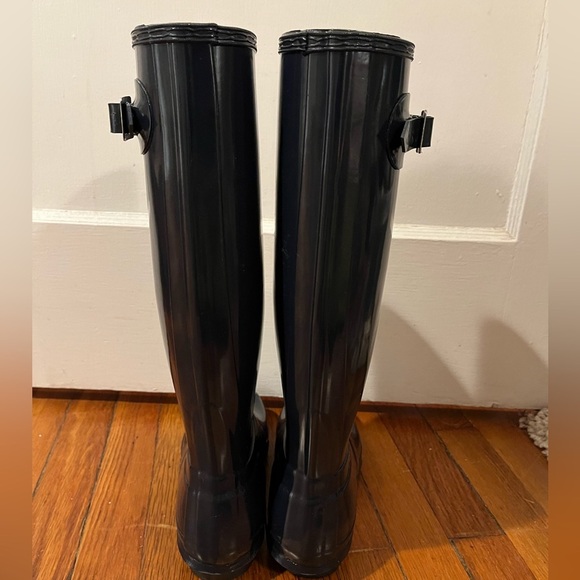 Hunter tall rain boots in navy blue - Picture 8 of 10